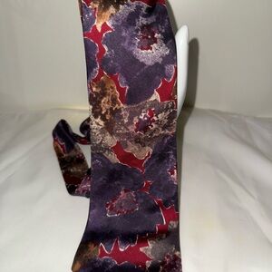 Floral Patterned Silk Tie in Red and Purple